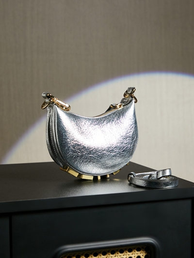 フェンディバッグ側面デザイン